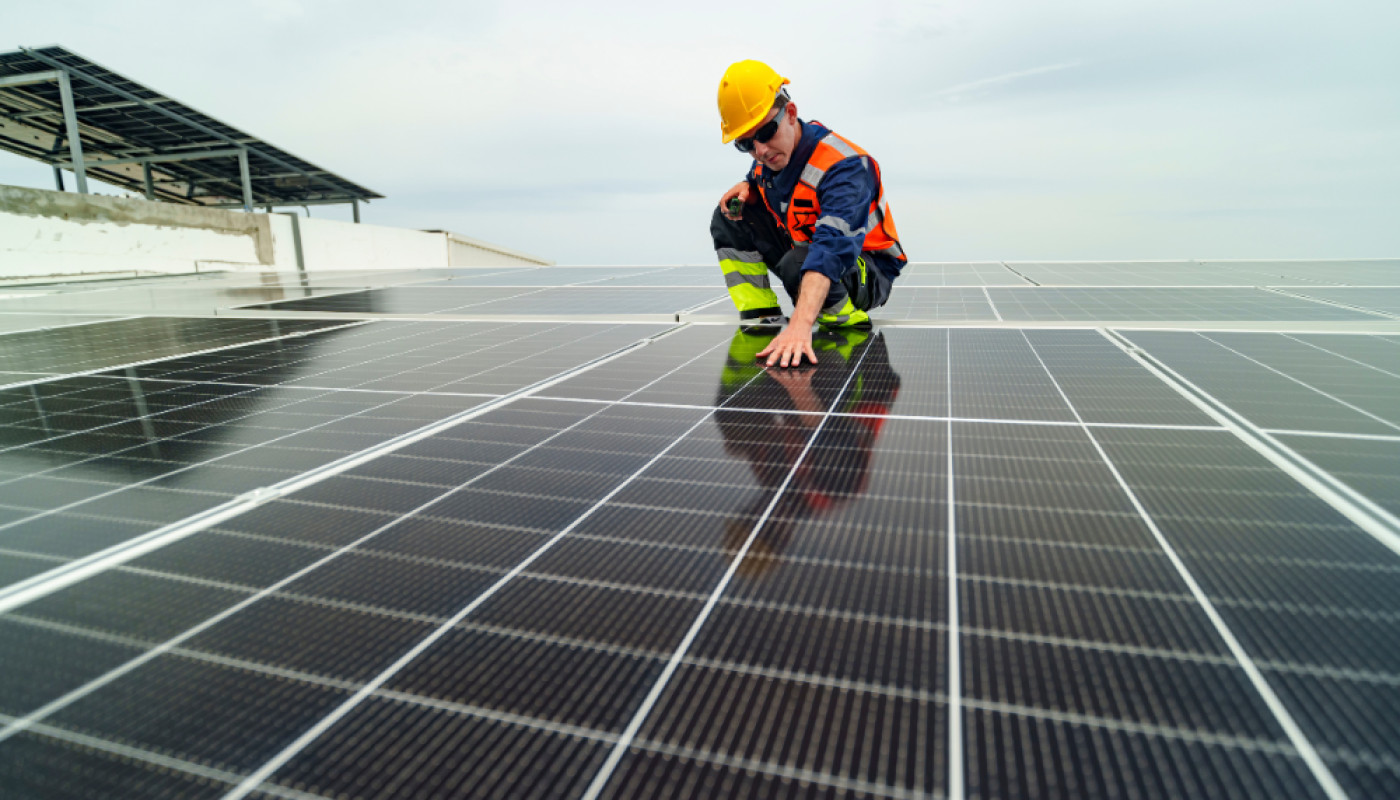 À quels secteurs d'activités professionnels profitent les panneaux photovoltaïques dans la Sarthe ?